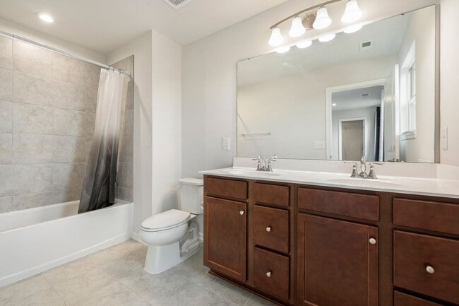 Building Photo - Welcome to this stunning 3-bed, 3-bath home located in the vibrant community of Wake Forest, NC.