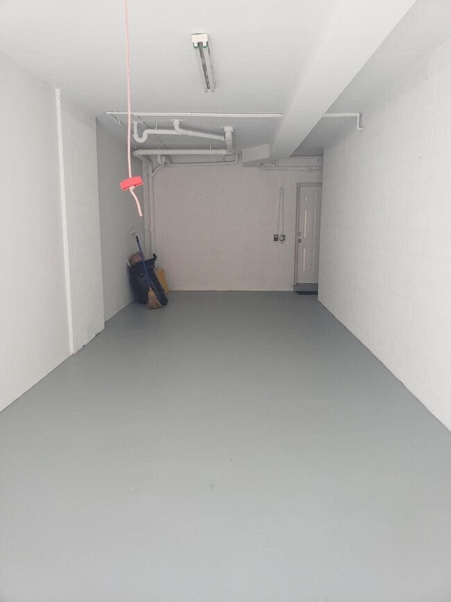 Building Photo - 909 Belmont Pl