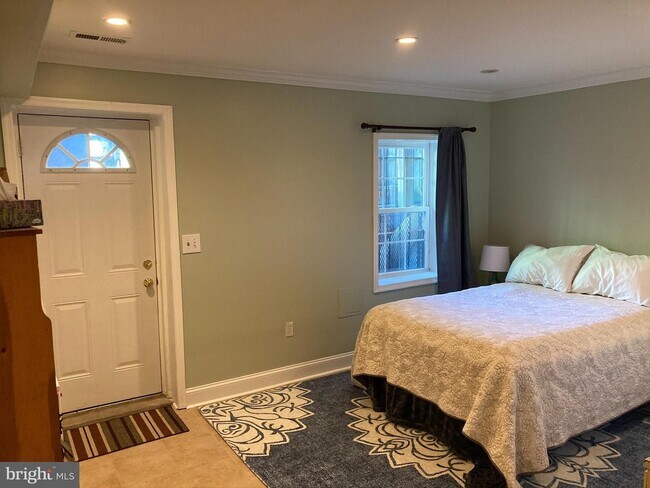 Building Photo - 1721 New Jersey Ave NW