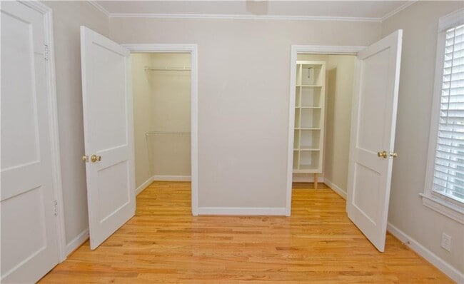 Building Photo - 1910 La Dawn Ln NW