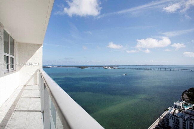 Building Photo - 1155 Brickell Bay Dr