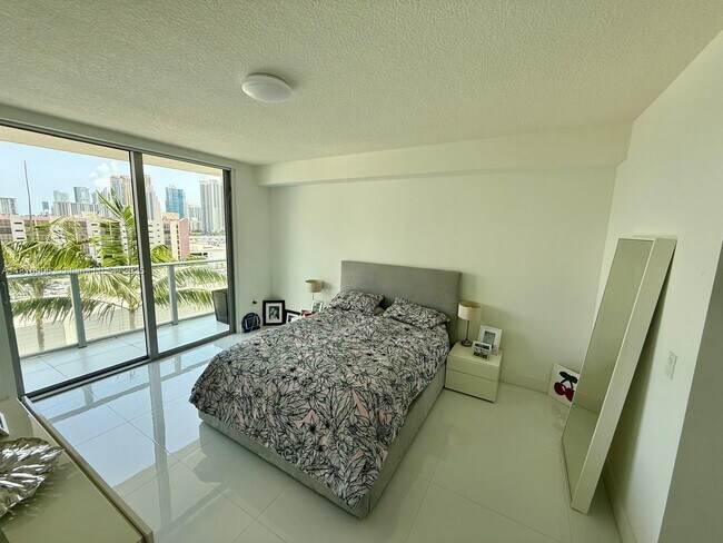 Building Photo - 300 Sunny Isles Blvd