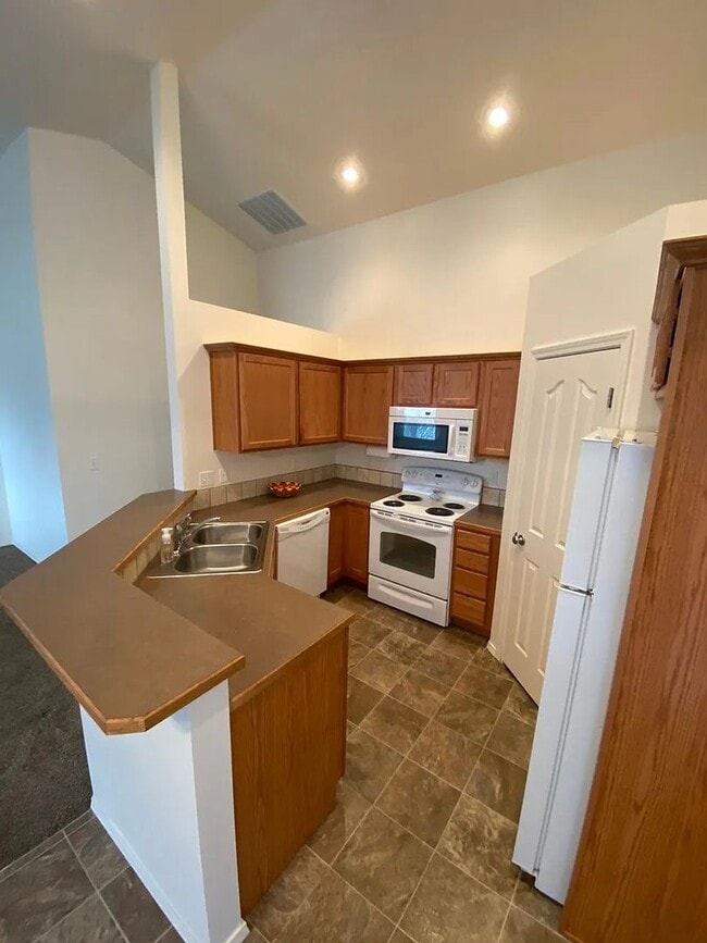 Building Photo - Beautiful 2 Bedroom 1 Bath Townhome with garage in Nampa!