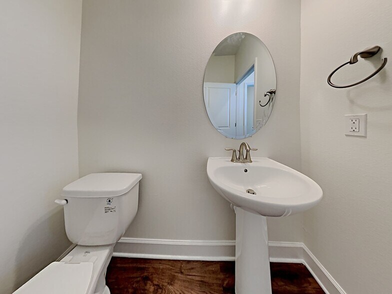 Building Photo - 1312 Mount Logan Dr