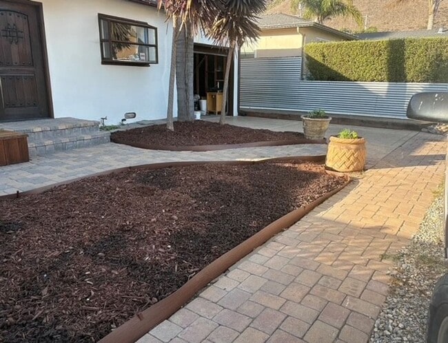 Building Photo - 2 Charming RENTAL UNITS BY THE BEACH FOR T...