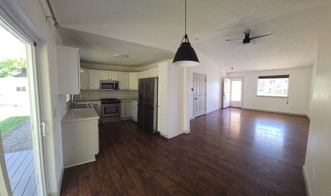 Building Photo - Charming 3-Bedroom Home with RV Parking & Spacious Backyard in Rathdrum