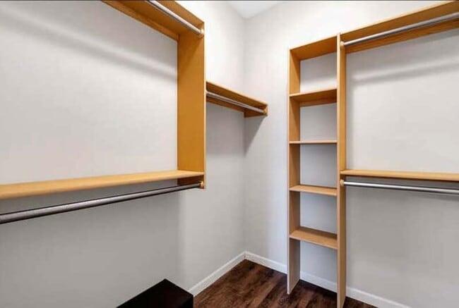 Building Photo - 454 S Longbranch Dr