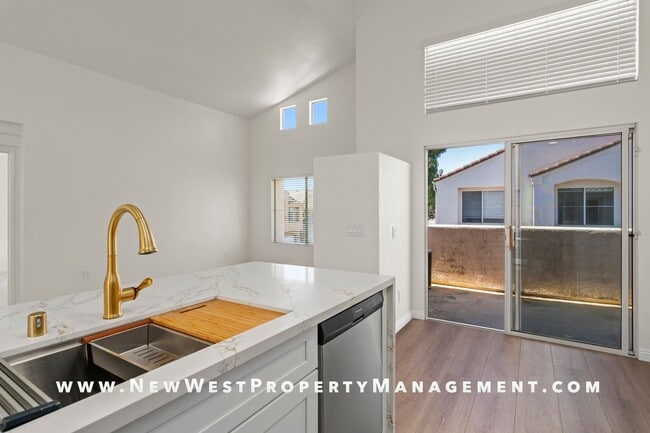Building Photo - Newly renovated 2-bedroom UTC townhome in the coveted Andria of Renaissance at La Jolla community...