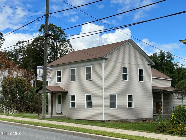 Primary Photo - 207 W Main St
