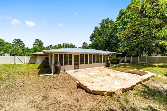 Building Photo - Beautiful 3/2 in Forest Ridge