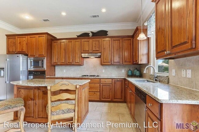Building Photo - 5 br, 3 bath House - 39349 Lakeland Ave
