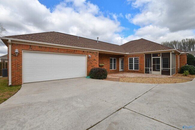 Building Photo - 260 Old Overton Dr