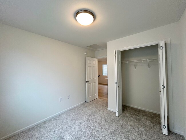 Building Photo - Spacious & Stylish 4-Bed Home with Modern Finishes and Attached 2-Stall Garage