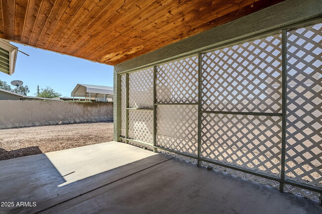 Building Photo - 678 S Silver Dr