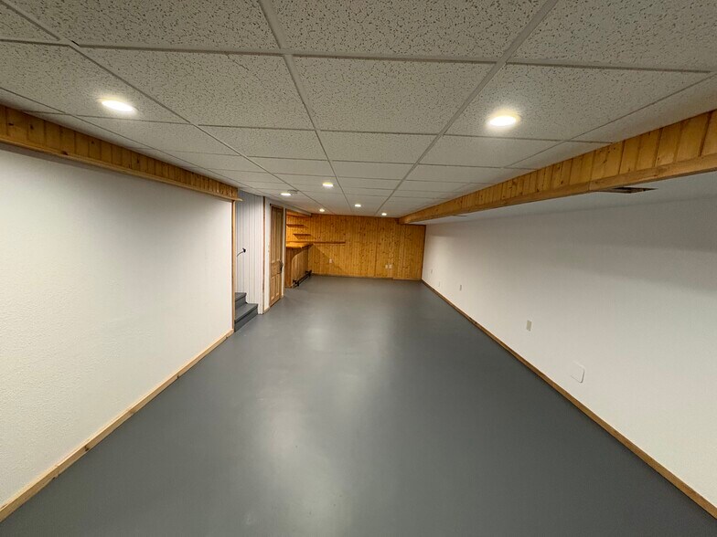 Building Photo - 6813 Enge Dr