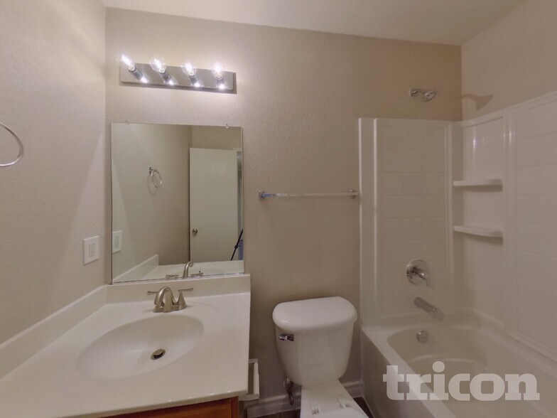 Building Photo - 1448 Castle Ridge Rd