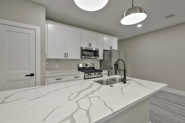 Building Photo - 7811 Sandra St