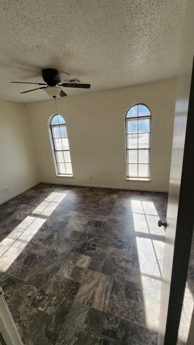 Building Photo - 417 E Linden Ln