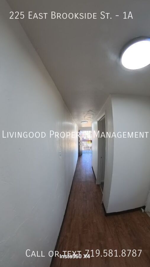 Building Photo - 225 E Brookside St