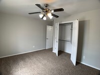 Building Photo - Edmond 4 Bedroom Home!