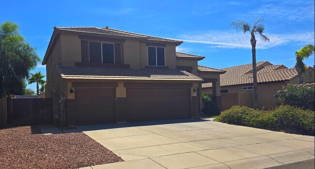 Building Photo - 8213 W Quail Ave