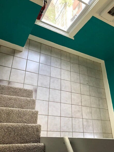 Building Photo - 1741 N Farwell Ave