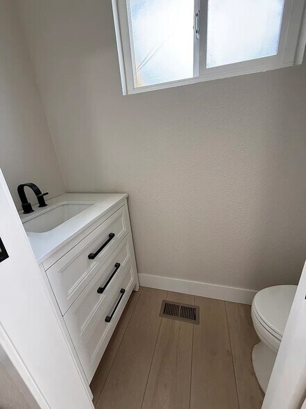 Building Photo - 15047 Meadow Oak Pl