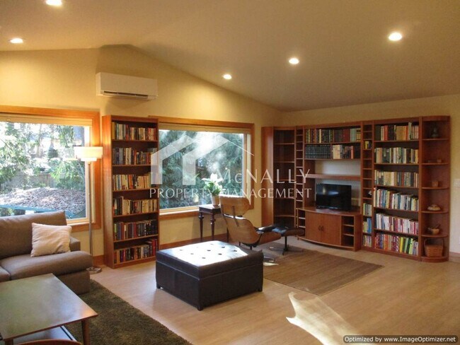 Building Photo - 4208 Forest Beach Dr NW