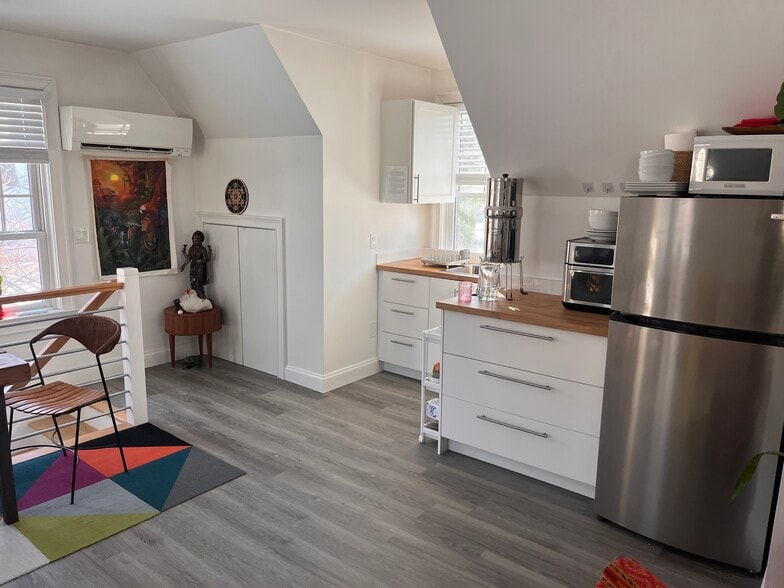 Building Photo - 196 Sheephill Rd