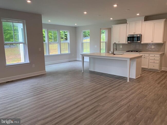 Building Photo - 150 Boxelder Dr