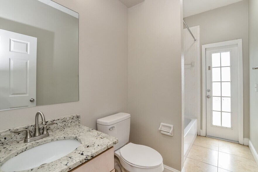 Building Photo - 717 Modena St