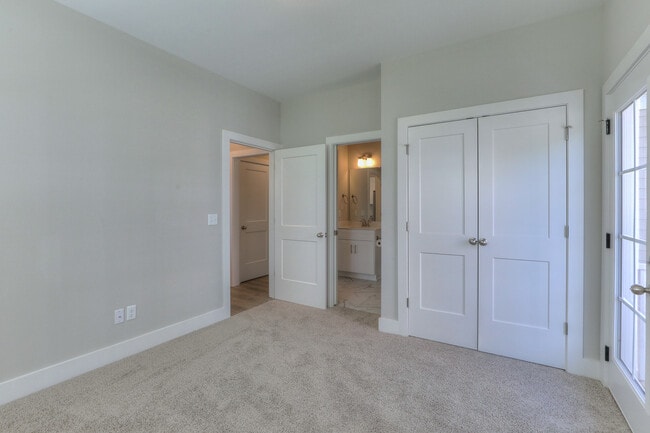Building Photo - 2101 Dabbs Ave