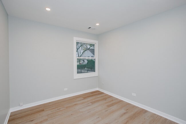 Building Photo - 1845 Bristol Walk