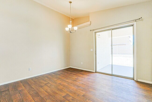 Building Photo - 1453 E Kelsi Ave