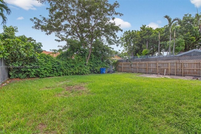 Building Photo - 2744 SW 23rd Terrace