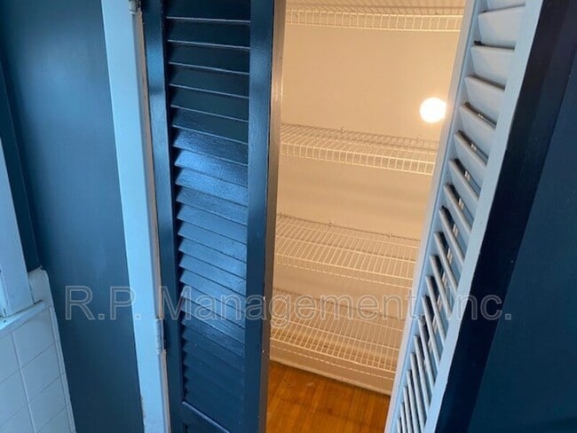 Building Photo - 4221 Harriet Ave