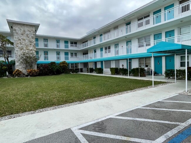 Building Photo - 37 Yacht Club Dr