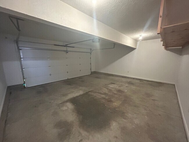 Building Photo - 568 Wellington Gardens Dr