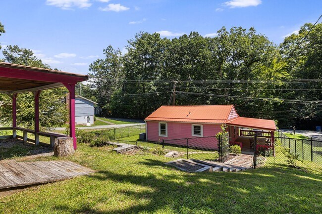 Building Photo - 513 Hiawassee Ave