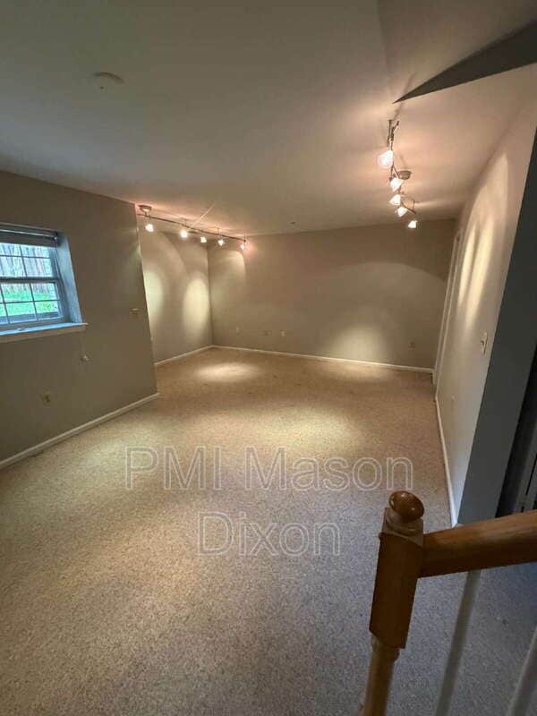 Building Photo - 2404 Sandwich Ct