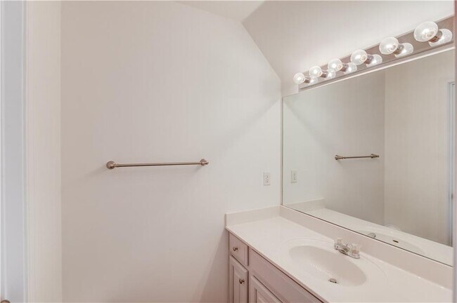 Building Photo - 2870 Roanoke Rd