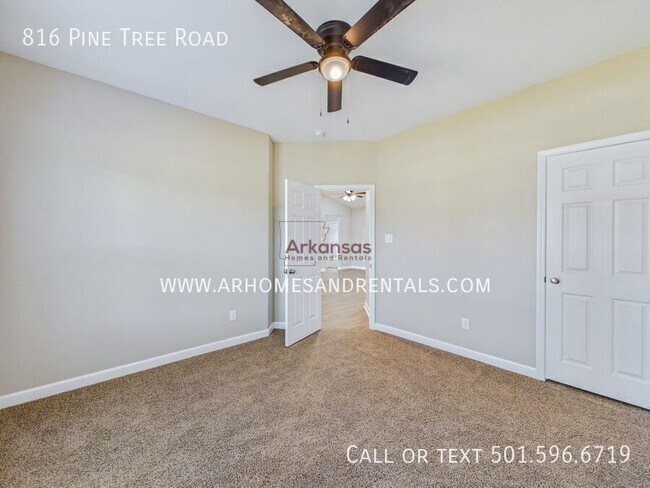 Building Photo - 816 Pine Tree Rd