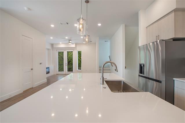 Building Photo - 4205 Roseland Ave