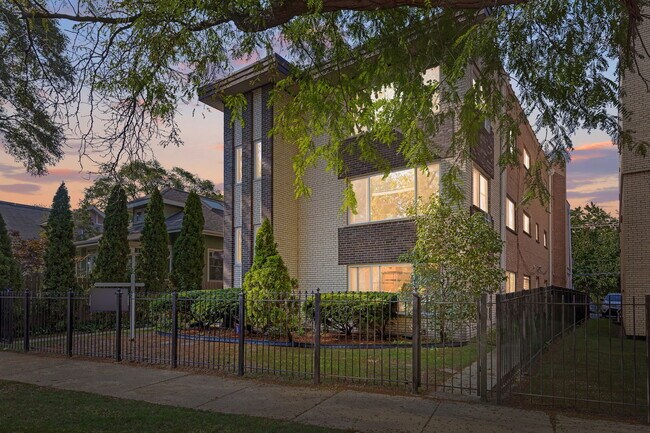 Building Photo - 7070 N Ridge Blvd