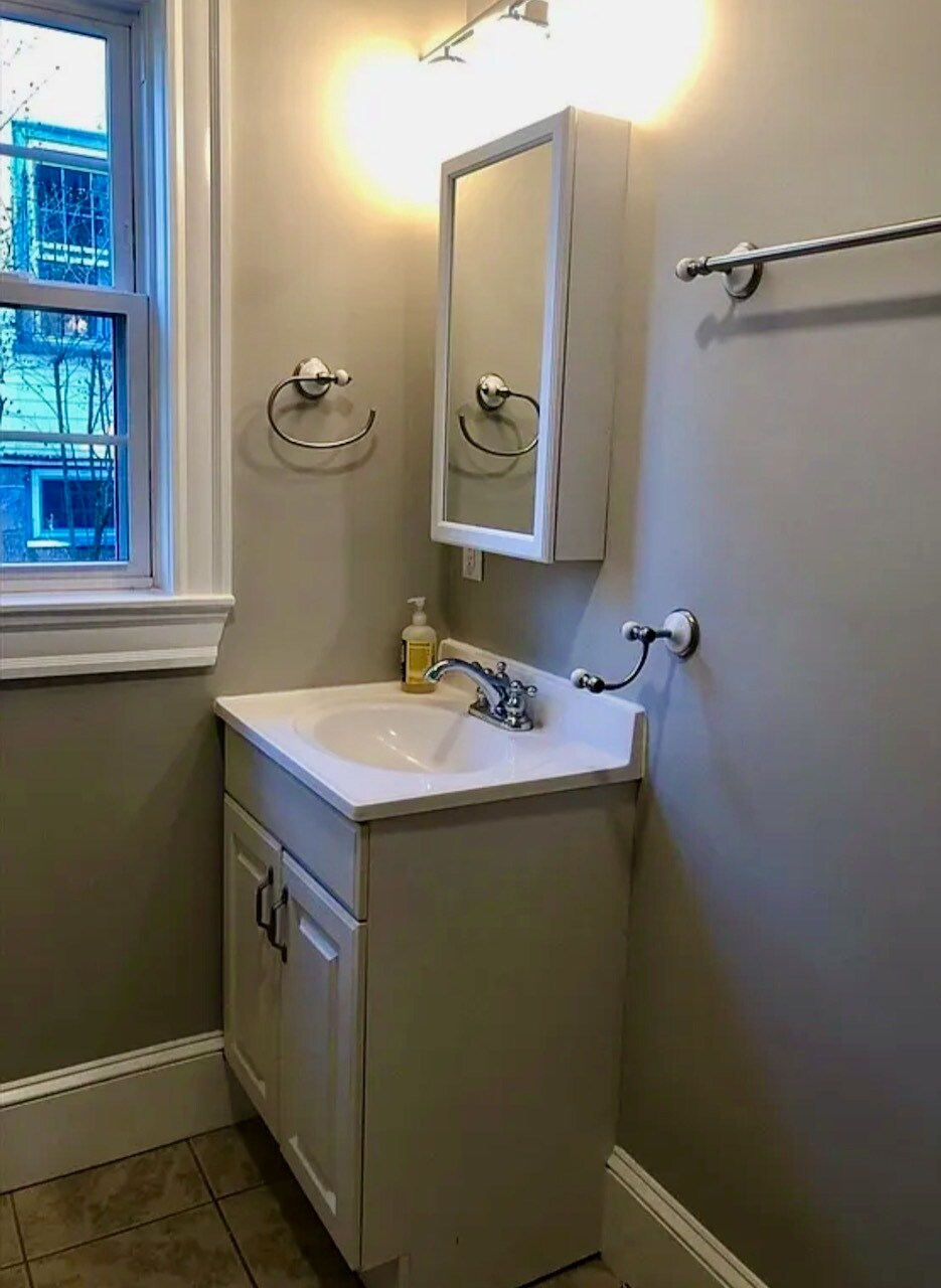 Bathroom - 124 Bynner St