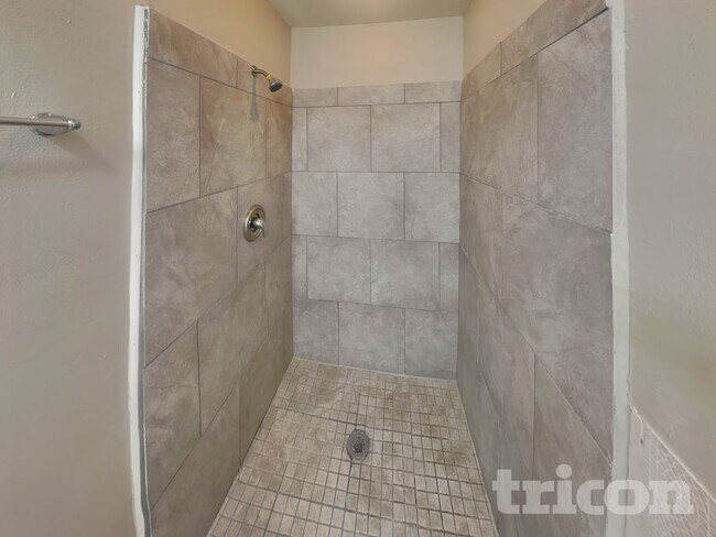 Building Photo - 1108 Fountainhead Dr