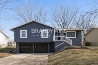 Building Photo - 941 NE Bristol Dr