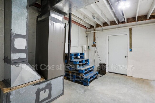 Building Photo - 16208 Woburn Rd