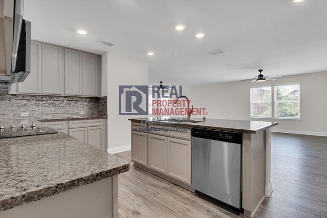 Building Photo - Beautiful 4 Bedroom/2 Bath Open Concept Home