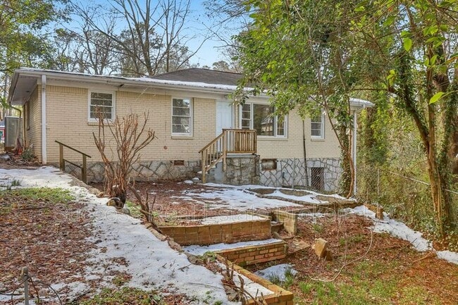 Building Photo - 1840 Camellia Dr